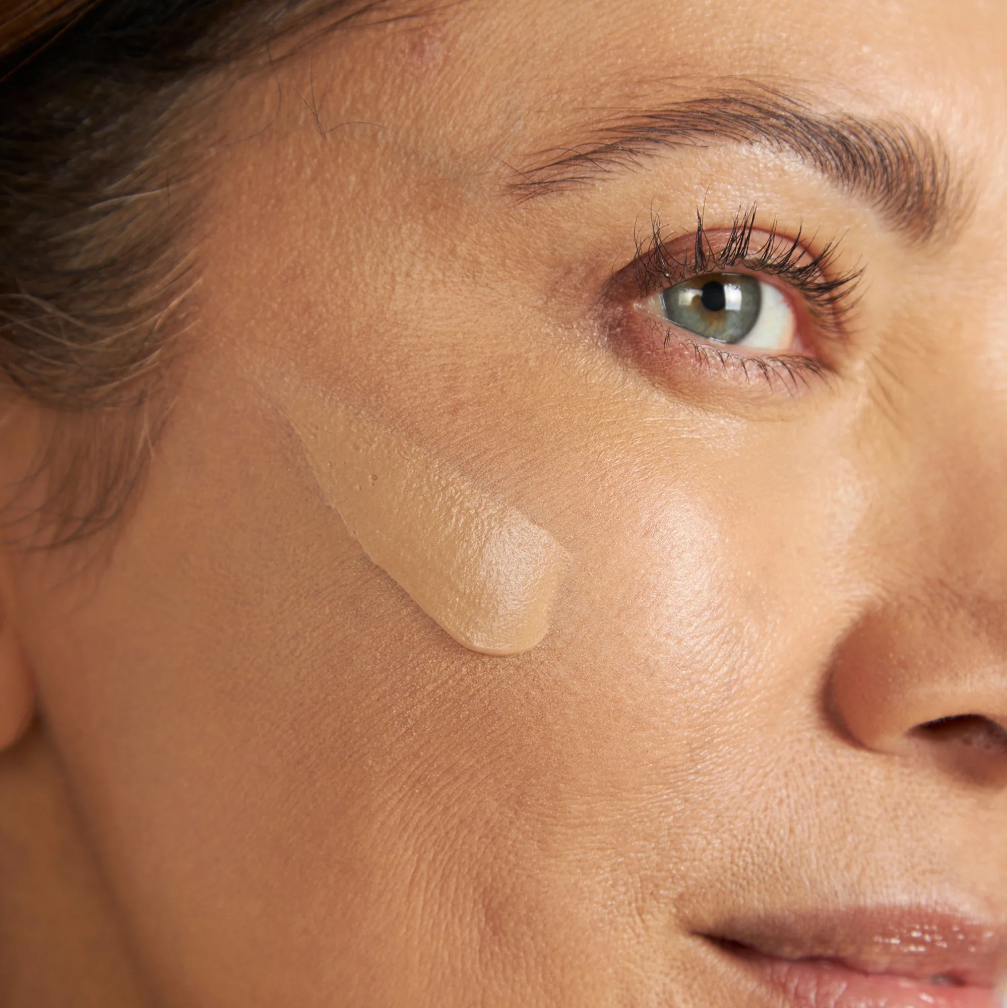 4-in-1 Tinted Moisturizer Broad Spectrum SPF 20 - Image 29